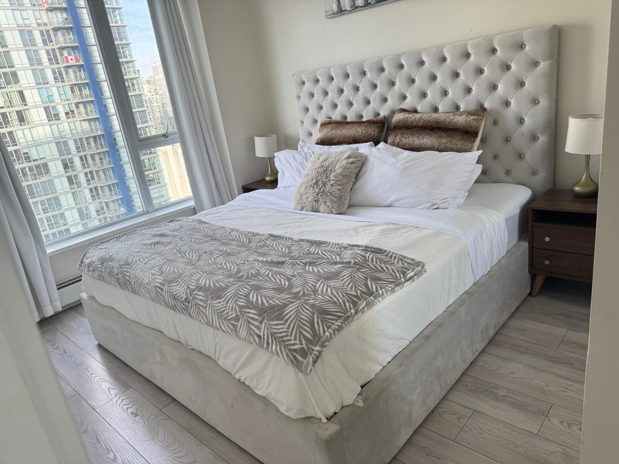 Beautiful Bright Modern Condo With Water View And Ac In Dt Vancouver 2Br,3Bd,2Bt Sleeps 6 Guests Free Parking Netflix Included 외부 사진